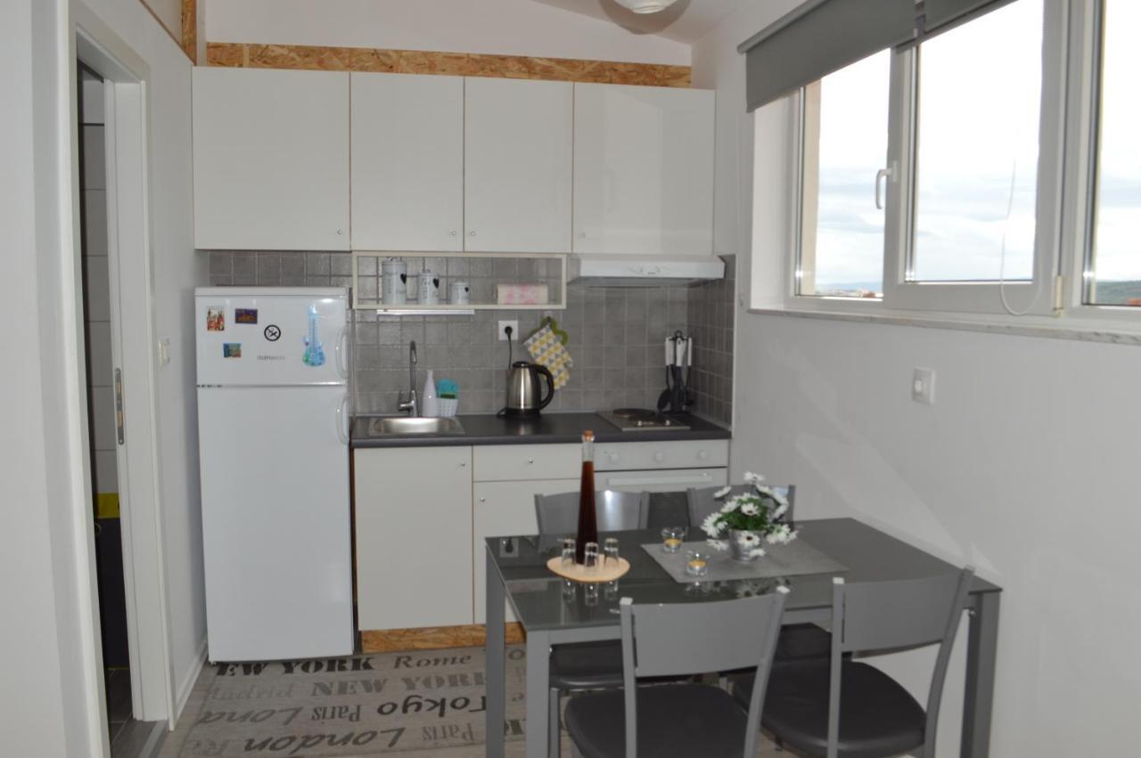 Apartman Luka Каштела Экстерьер фото